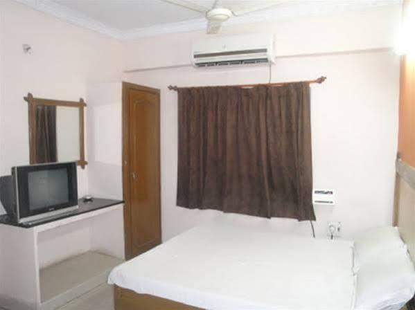 Oyo Hotel Lakshmi Paradise Visakhapatnam Buitenkant foto