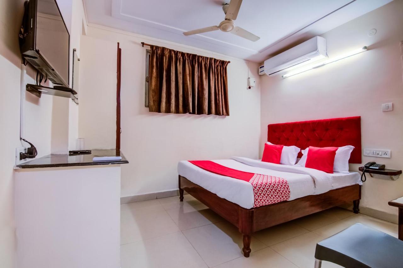 Oyo Hotel Lakshmi Paradise Visakhapatnam Buitenkant foto