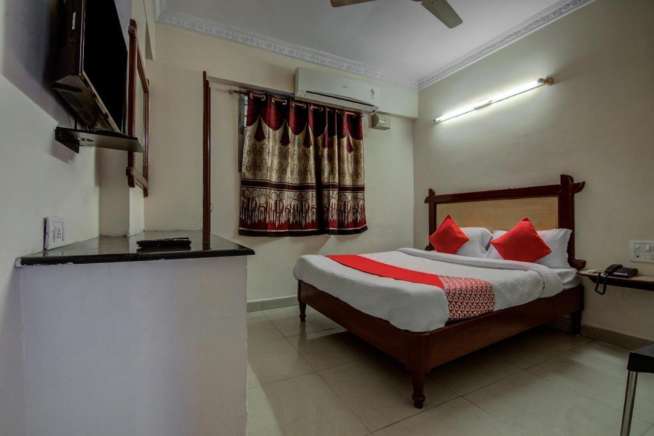 Oyo Hotel Lakshmi Paradise Visakhapatnam Buitenkant foto