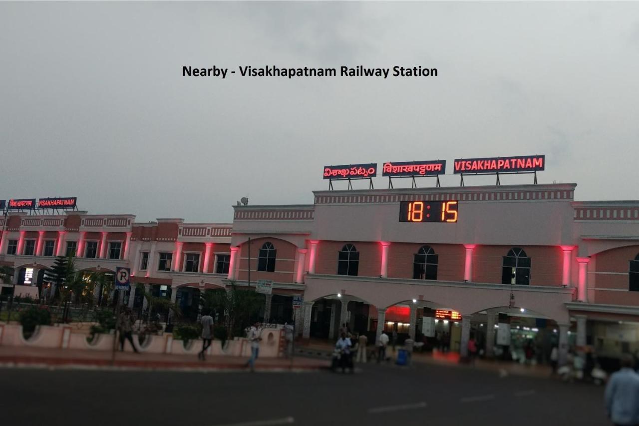 Oyo Hotel Lakshmi Paradise Visakhapatnam Buitenkant foto